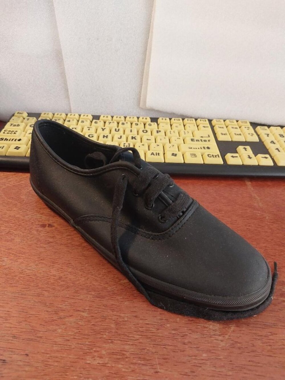 NEW TAG ! Canvees Women Lace up Sneaker Black Leather Shock Proof Insole Sz 7